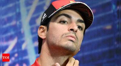 Max Verstappen - Lewis Hamilton - Aston Martin - George Russell - Valtteri Bottas - Sergio Perez - Esteban Ocon - Fernando Alonso - Charles Leclerc - Carlos Sainz - Pierre Gasly - Carlos Sainz leads Charles Leclerc in Ferrari one-two in Singapore GP practice - timesofindia.indiatimes.com - Spain - Thailand - Singapore -  Singapore - county Alexander