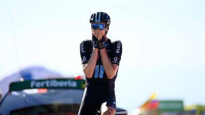 La Vuelta 2022: Thymen Arensman wins maiden Grand Tour stage as Primoz Roglic gains more time on Remco Evenepoel