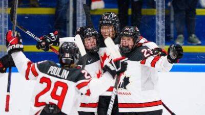 Brianne Jenner - Canada defeats U.S. to capture gold at women's hockey worlds - cbc.ca - Denmark - Usa - Canada
