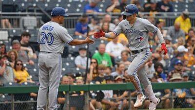 Blue Jays hold off Pirates to complete 3-game sweep