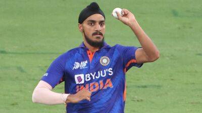 Ravi Bishnoi - Asia Cup - Harbhajan Singh - Asif Ali - "Arshdeep Is Gold": Former India Spinner Backs Young Seamer After Dropped Catch vs Pakistan - sports.ndtv.com - India - Sri Lanka - Afghanistan - Pakistan