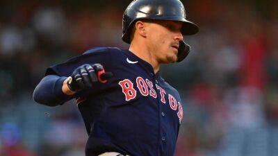 Sources - Boston Red Sox reach 1-year, $10 million extension with Enrique Hernandez
