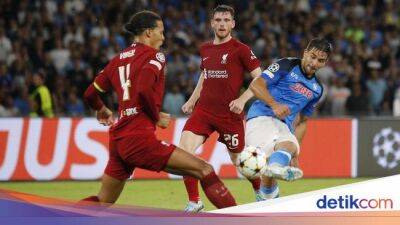 Andy Robertson - Giovanni Simeone - Piotr Zielinski - Luis Díaz - Diego Armando Maradona - Liverpool Serasa Hadapi 12 Pemain Napoli - sport.detik.com