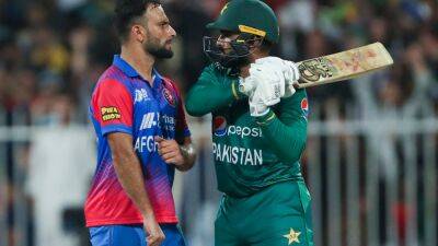 Asif Ali - Ibrahim Zadran - Watch: Pakistan's Asif Ali Almost Hits Afghanistan Bowler in Fit Of Rage During Asia Cup Super 4 Clash - sports.ndtv.com - India - Sri Lanka - Afghanistan - Pakistan