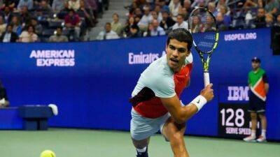 Carlos Alcaraz - Alcaraz wins late-night thriller over Sinner to reach US Open semis - channelnewsasia.com - Spain - Usa - New York -  New York