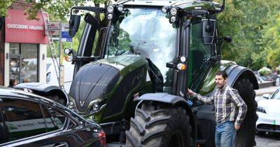 Former ITV Emmerdale star Kelvin Fletcher is real life Andy Sugden as he parks up tractor in posh village