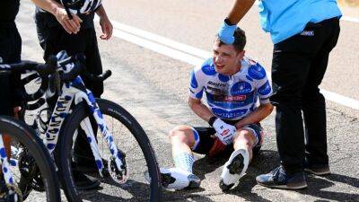 Jay Vine: Polka dot leader crashes out of La Vuelta in final week, Richard Carapaz takes lead