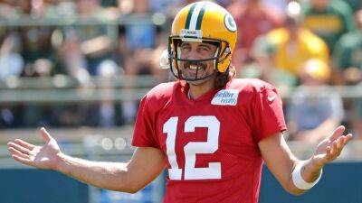 Aaron Rodgers takes swipe at division rivals' fan bases who think this is their teams' year