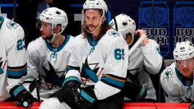 Karlsson won't request trade from Sharks: 'I committed here a long time ago'