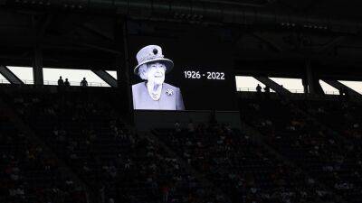 Tennis pays tribute to Queen Elizabeth II before US Open semi-final between Ons Jabeur and Caroline Garcia