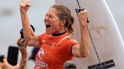 Kelly Slater - Carissa Moore - Filipe Toledo - Stephanie Gilmore outduels Carissa Moore for record world surfing title - nbcsports.com - France - Brazil - Usa - Australia -  Tokyo - state California - state Hawaii - Costa Rica - county Moore - county Webb