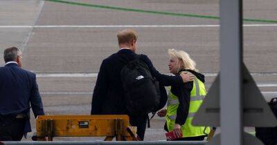 Charles Iii III (Iii) - Prince Harry captured in touching moment with airport ground staff as he returns to London - manchestereveningnews.co.uk - Britain - Scotland - London - county Windsor