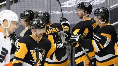 Maple Leafs sign F Aston-Reese to PTO