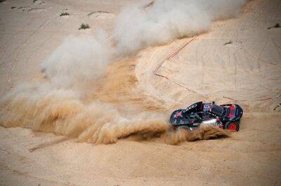 Puncture proves no problem for classy Carlos Sainz as he wins Dakar first stage