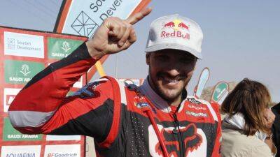 Motorcycle champion Sunderland out of Dakar on opening stage