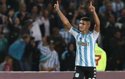 Southampton sign young Argentine midfielder Alcaraz from Racing