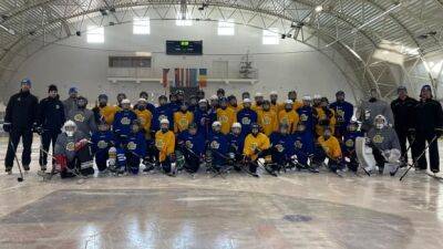 Against all odds, Ukrainian hockey team hopes to make it to Quebec City peewee tournament