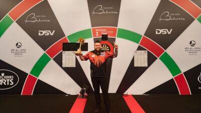In-form Smith holds off Price to land Bahrain Masters