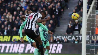 Isak earns Newcastle last-gasp win over Fulham after Mitrovic penalty reprieve