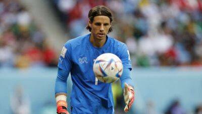 Paris St Germain - Manuel Neuer - Oliver Kahn - Yann Sommer - Bayern sign goalkeeper Sommer from Gladbach to replace injured Neuer - channelnewsasia.com - Germany - Switzerland -  Berlin