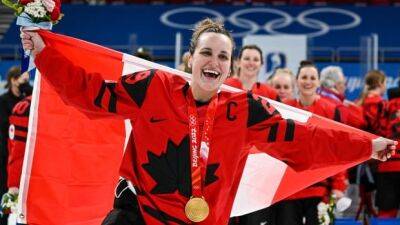 Brianne Jenner - Women's hockey roars back to life in 2022 after tough pandemic years - cbc.ca - Denmark - Usa - Canada - Beijing - Czech Republic