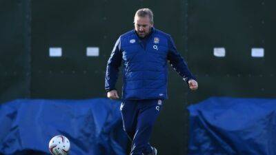 Proudfoot leaves position as England forwards coach