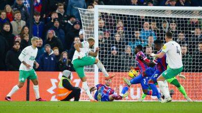 Newcastle up to third, despite being held by Palace