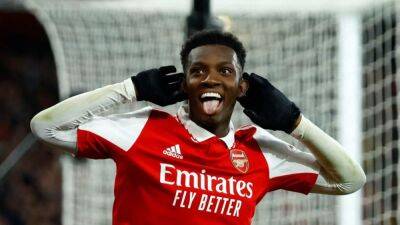 Nketiah strikes late as leaders Arsenal edge Man Utd in thriller