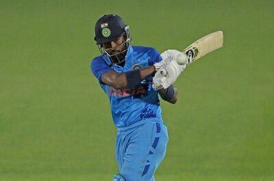 Hardik Pandya - Finn Allen - Pitch 'shocker' as India level T20 series with tense win - news24.com - New Zealand - India -  Ahmedabad - county Mitchell