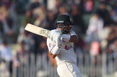 Imam-ul-Haq anchors Pakistan after New Zealand pile on 449 in second Test