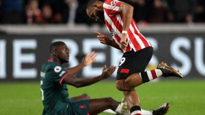 Jurgen Klopp - Bryan Mbeumo - Ibrahima Konate - Brentford - Liverpool stunned by Brentford as Reds pay for defensive woes - guardian.ng - Britain - Manchester - France - Argentina - Cameroon - London - county Bryan - Liverpool