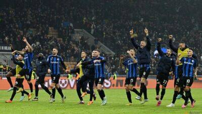 Napoli's 11-match winning streak ended by Inter