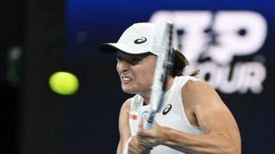 Iga Swiatek - Jessica Pegula - Danielle Collins - Caroline Garcia - Swiatek pulls out of Adelaide due to shoulder injury - channelnewsasia.com - Usa - Australia - Poland