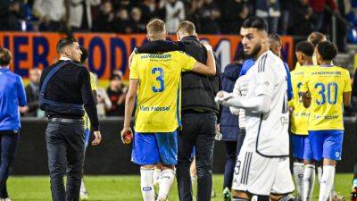 RKC-Ajax abandoned after 'serious incident' involving keeper Etienne Vaessen