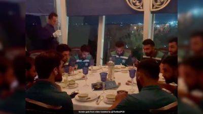 Daryl Mitchell - Mark Chapman - Watch: Pakistan Cricketers Enjoy Lavish Dinner In Hyderabad, Then Take Selfies With Fans - sports.ndtv.com - New Zealand - India - state Indiana - Pakistan - county Kane