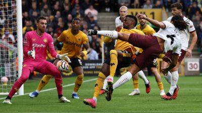 Man City shocked by Wolves, Man Utd beaten by Crystal Palace