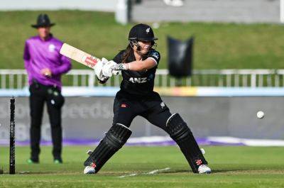 Chloe Tryon - Sophie Devine - Amelia Kerr - Ton-up Kerr spoils Proteas women clean sweep as NZ cruise to win in Durban - news24.com - South Africa - Georgia - New Zealand