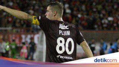 Wiljan Pluim Tinggalkan PSM Makassar, Nomor 80 Dipensiunkan