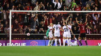 Malard equaliser secures United draw against PSG