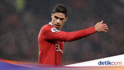 Raphael Varane dan Rapuhnya Lini Belakang MU