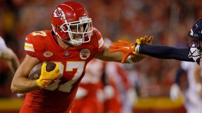 Travis Kelce's big day helps Chiefs' win streak extend to 5; Broncos' woes continue
