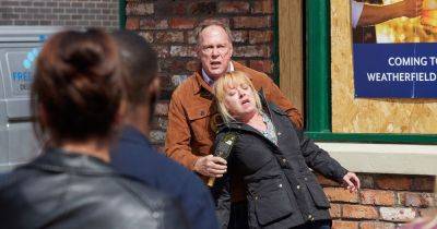 Jenny Connor - Stephen Reid - Coronation Street first look as new pictures show Stephen's shock attack on Sarah and Jenny before exit - manchestereveningnews.co.uk