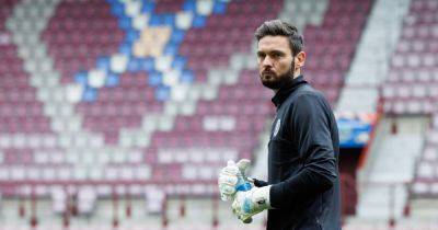 Craig Gordon returns to Hearts action 292 days after horror leg break and hails 'special' Tynecastle appearance