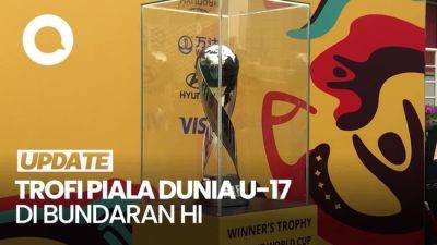 Momen Trofi Piala Dunia U-17 Diperlihatkan di Bundaran HI