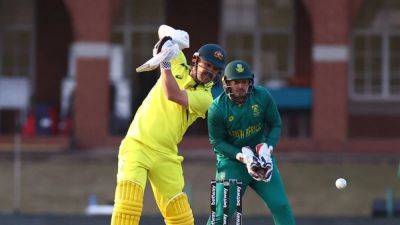 Australia's Head resumes batting after fracture, eyes return at World Cup