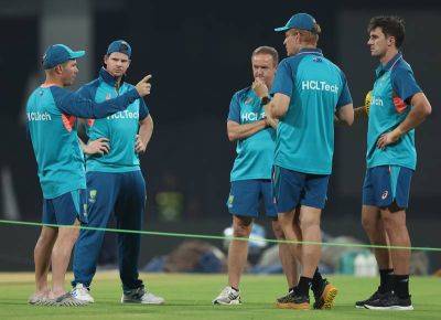 David Warner - Pat Cummins - Steve Smith - Dasun Shanaka - Wounded Australia desperate for quick turnaround at Cricket World Cup - thenationalnews.com - Australia - South Africa - India - Sri Lanka