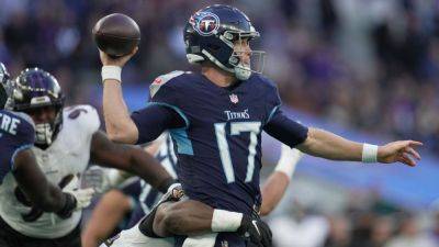 Titans' Ryan Tannehill suffers ankle injury, carted off - ESPN