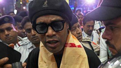 Lionel Messi - Diego Maradona - Brazilian Football Legend Ronaldinho Arrives In Kolkata, To Inaugurate A Durga Puja Pandal - sports.ndtv.com - Brazil