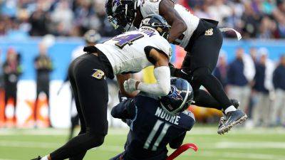 Ravens' Kyle Hamilton ejected for brutal hit on Titans wide receiver: 'F---ing bulls---'