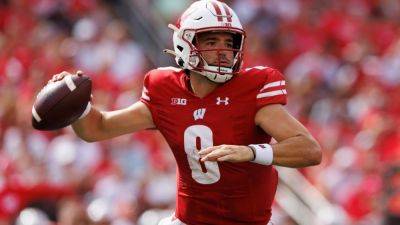 Source - Wisconsin QB Tanner Mordecai has surgery on broken hand - ESPN - espn.com - state Wisconsin - state Mississippi - state Iowa - state Ohio - state Illinois - county Jay